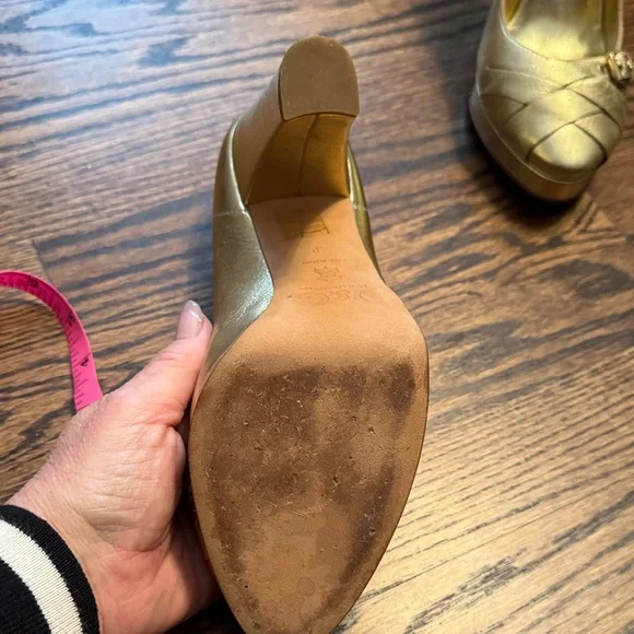 Dolce & Gabbana Metallic Gold High Heel Pumps with Buckle Detail. Size 40 - Picture 7 of 10